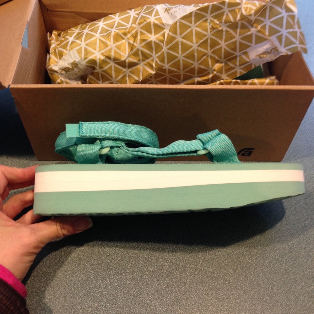 NIB Teva Flatform sandals Sz 10
